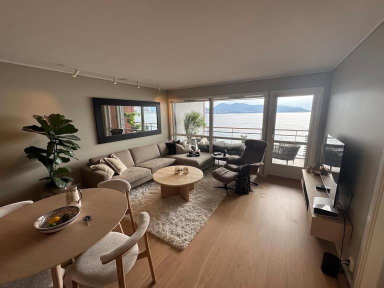 Nice apartment with balcony right by the sea - B&B Bergen
