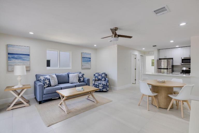 Sanibel Arms B1 Stunning Residence Steps to Beach Boat Dock - Chambres d'hôtes Sanibel
