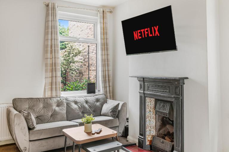5BR House in Beeston Central with Free Parking - sleeps 10 - Chambres d'hôtes Nottingham