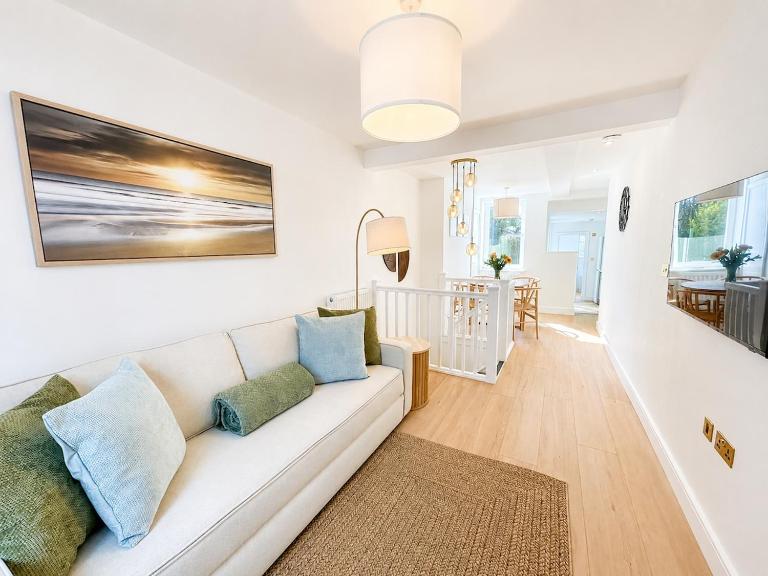 Stylish Canterbury Flat, 3 Mins to Station - Chambres d'hôtes Canterbury
