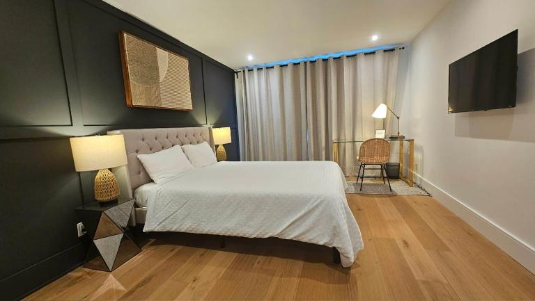 Modern & private apartement near Roger Stadium - Bed and Breakfast Toronto