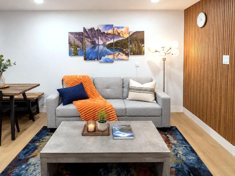 Modern 2BR Suite Near Anthony Henday with Parking, Workspace, and Laundry - B&B Edmonton