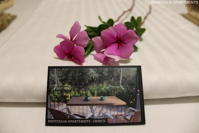 Rentoulia Apartments - Chambres d'hôtes Poúlithra
