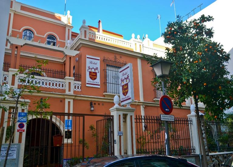 Hostal San Vicente II - Bed and Breakfast Sevilla