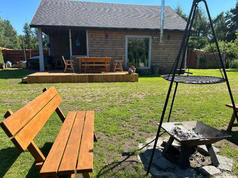 Mazury Dom Oluś nad jeziorem Sasek Wielki z gorącą balia z funkcją jakuzzi - Bed and Breakfast Szczytno