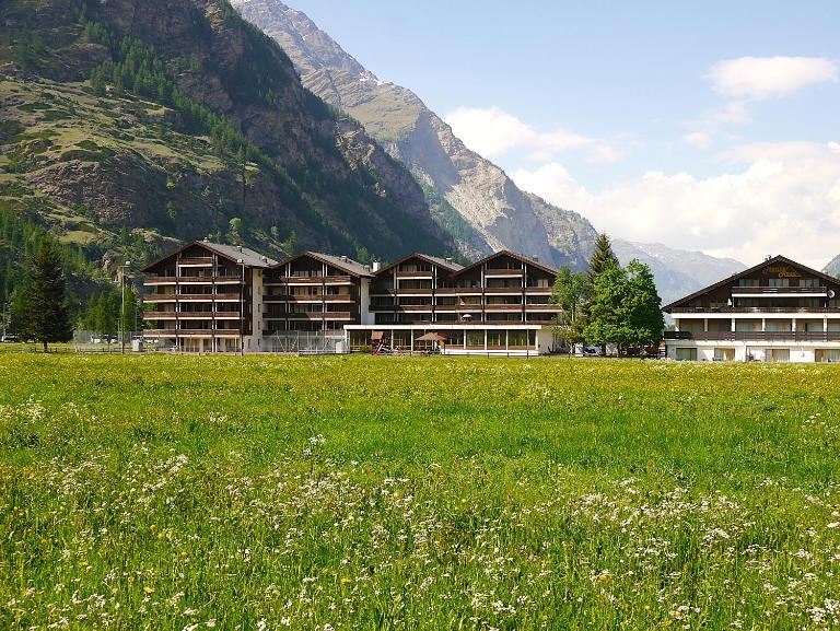 Kleine gemütliche Ferienwohnung in Täsch mit Alpenblick und Poolzugang - B&B Täsch