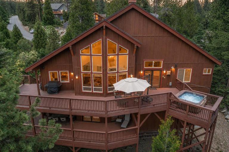 Shaver Dreamin - Mountain Views, Hot Tub Nights - B&B Shaver Lake