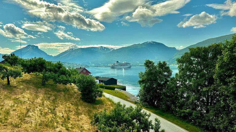 Casa Hauge BnB Double Room - B&B Sandane
