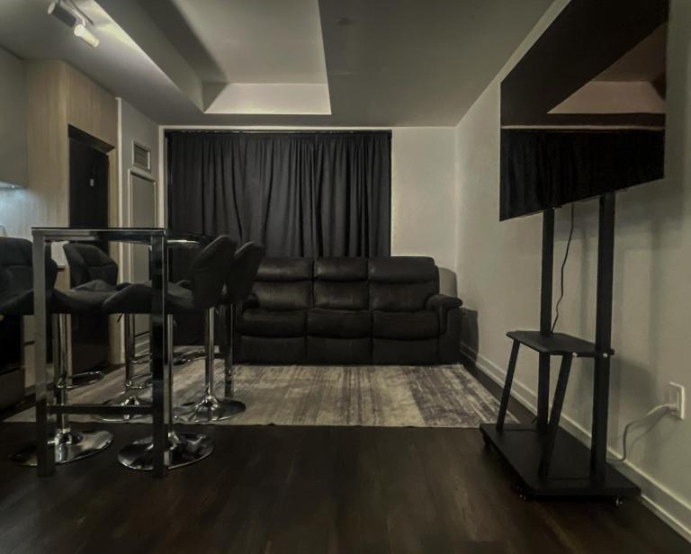Stylish New 1BR in Toronto with Fast WiFi and Private Workspace - B&B Toronto