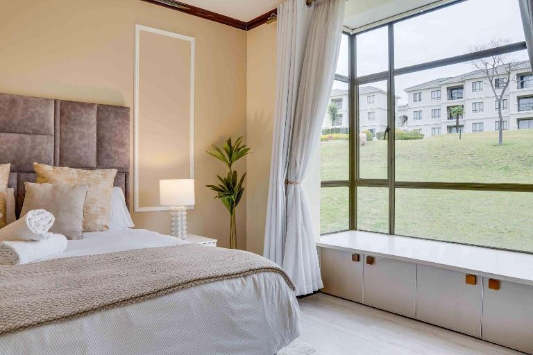 Cozy Cedar Haven Fourways Mall City Escape - B&B Fourways