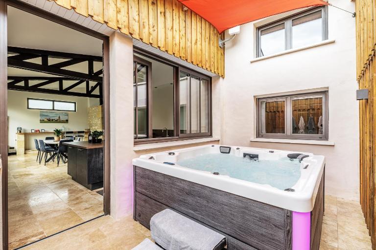 Charmant atelier climatisé avec jacuzzi et parking privé - Ferienwohnung Branne