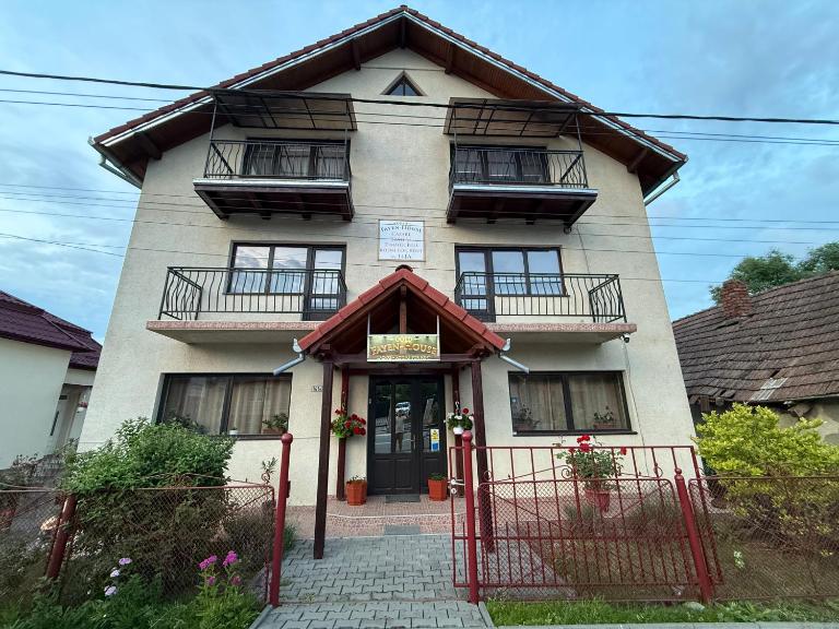 Gold Fayen House Cheile Turului - Chambres d'hôtes Tureni
