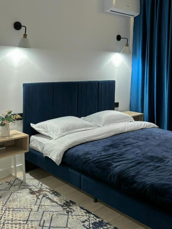 minimalistic blue apartments рядом Aport Mall East - B&B Almaty