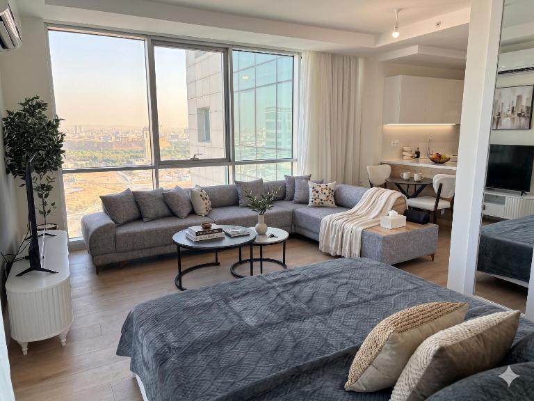 Panoramic Vista Modern Luxe City&Park View Studio - B&B Erbil