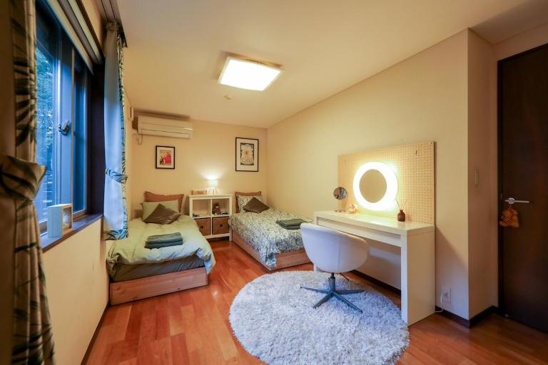 Hanegi Park Dog Lover Home Stay - near Shimokitazawa, 10 min to Shibuya下北沢 渋谷至近 羽根木公園前の邸宅犬好きな方ホームステイ - Ferienwohnung Tokio