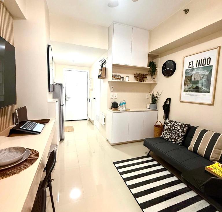Modern Stays Makati Premium 1 BR at Jazz Residences - B&B Manila
