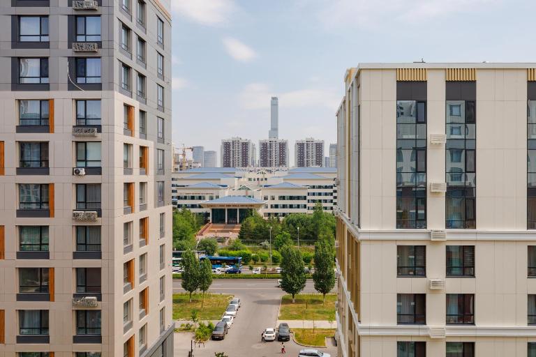 рядом с Хан Шатыром, вид на Абу Даби Плаза - Chambres d'hôtes Astana