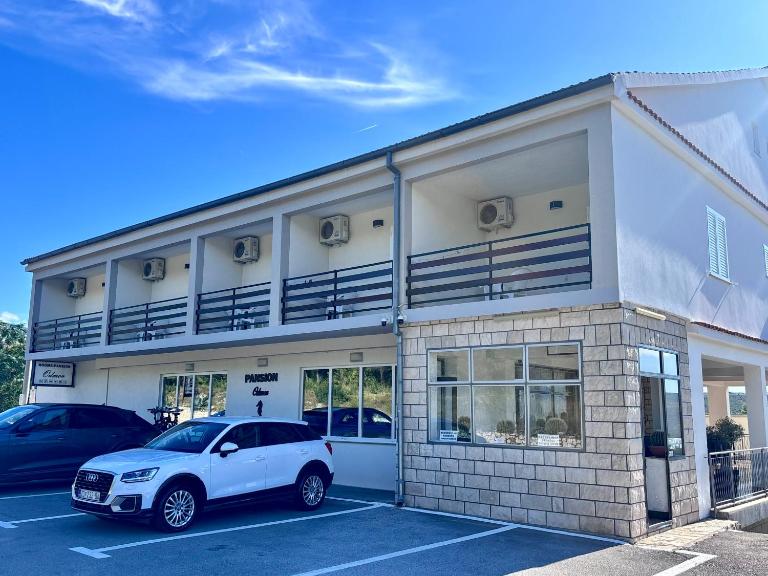 Rooms & Pansion Odmor - B&B Rovanjska