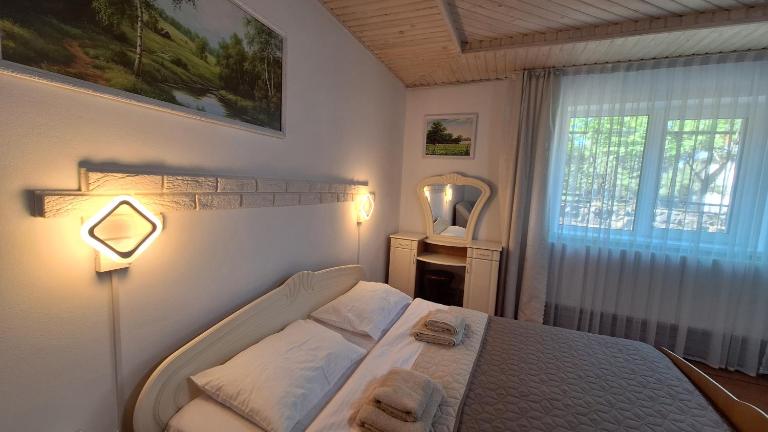 Hollywood - B&B Yaremche