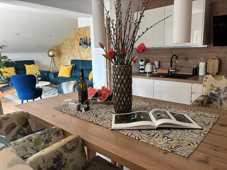 ANDREA, Premium three bedroom apartment, entire floor - Ferienwohnung Kastav