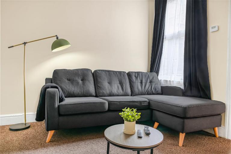 3BR House with Free Parking near City Centre - sleeps 6ppl - B&B Nottingham