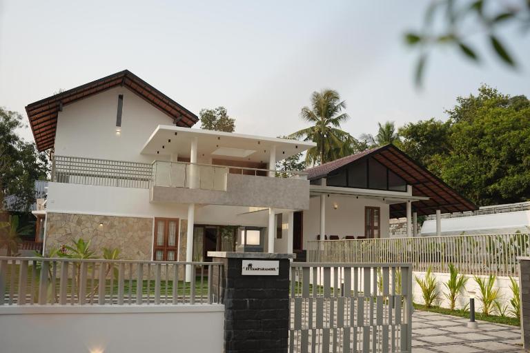 Modern 4BR Home with Attached Bathrooms - B&B Kānagāri