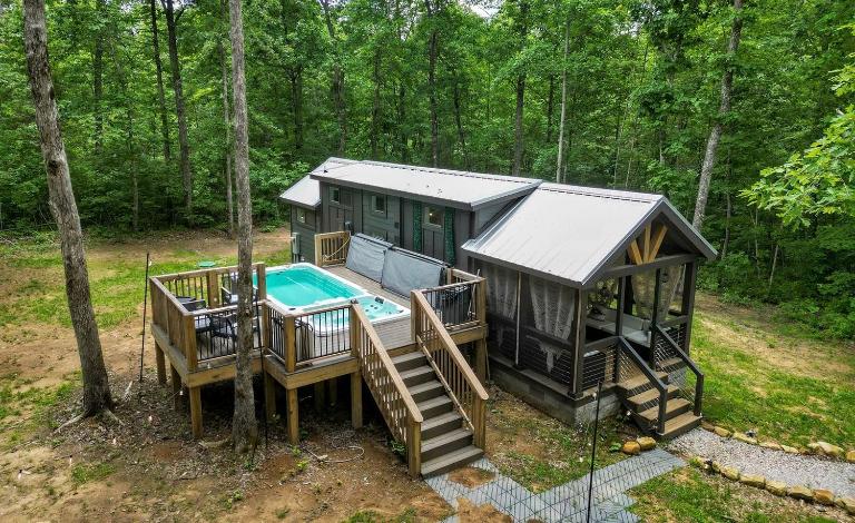 Scenic Mountain Cabin with Lake Access and Waterfall Views near South Cumberland State Park Tennessee - B&B Monteagle