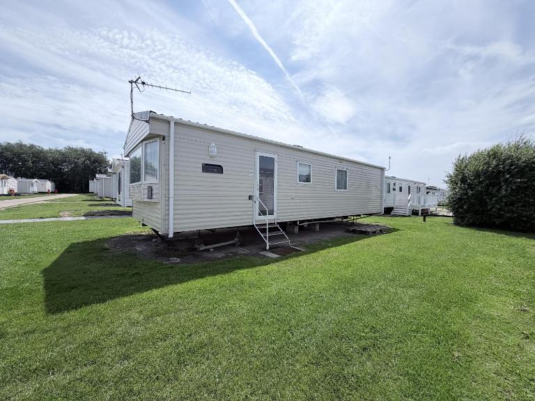 Beautiful caravan at Broadland Sands Holiday Park ref 20131BS - Chambres d'hôtes Corton