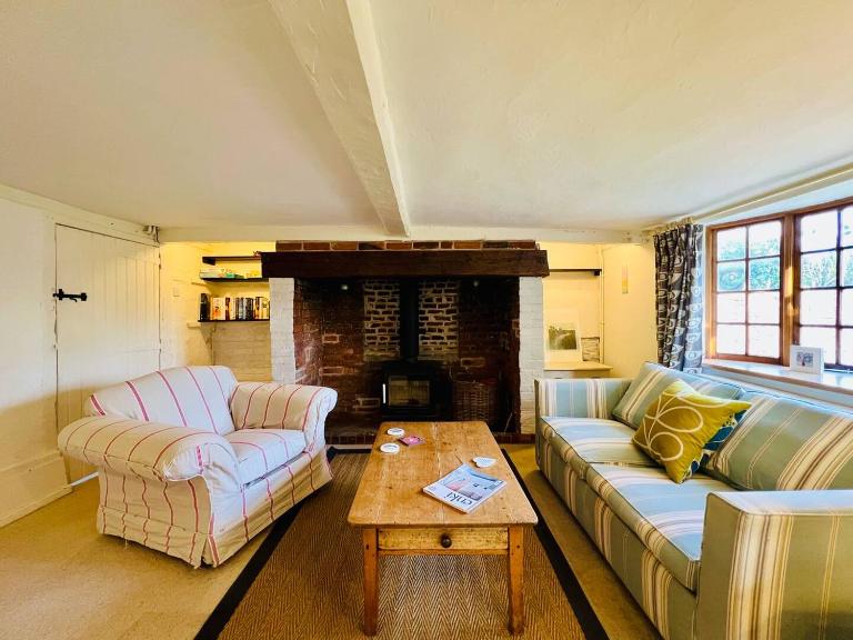 Mersea Anchorage Cottage Estuary Views - B&B West Mersea