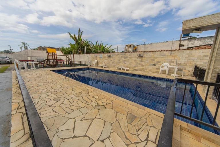 Apto com Piscina e Vaga a 750m da Praia da Enseada - B&B Bertioga