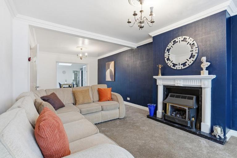 Coventry Contractor Hub - 4BR House with Free Parking and Patio - B&B Wyken