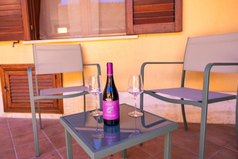 DURING HOME - Beach Apartment with Patio & Free Parking - B&B Marinella