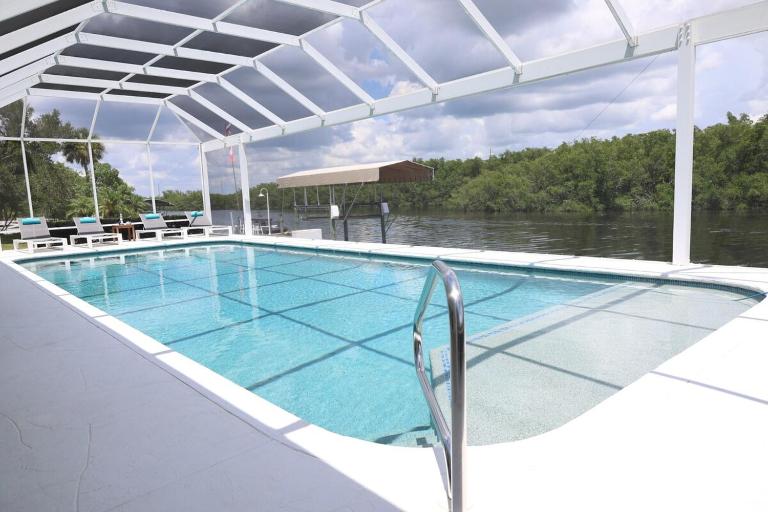Waterfront luxury estate - B&B Punta Gorda