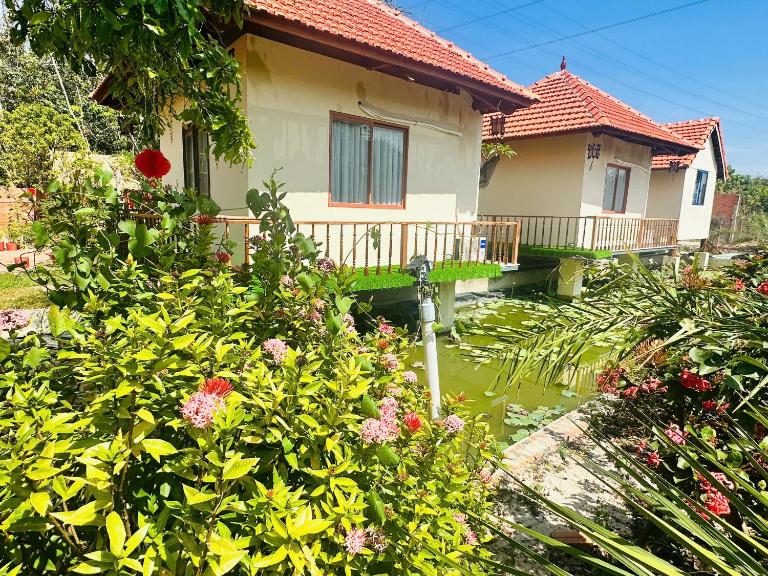 Hoa Viên Homestay Rừng Lan - B&B Xóm Bãi Trại