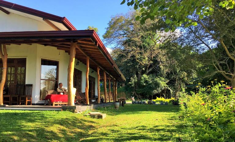 Blue Lake Ridge - Bed and Breakfast Maha Oya