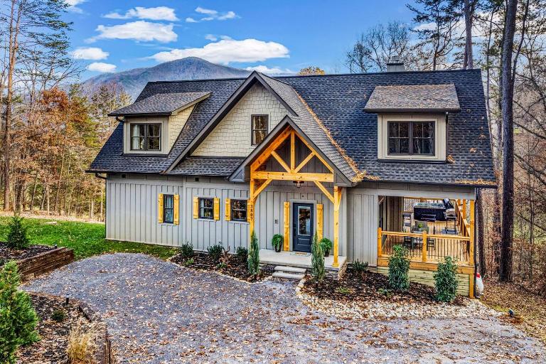 Luxury Retreat - Hot Tub, View, Fire Pit, Wi-Fi - B&B Sevierville