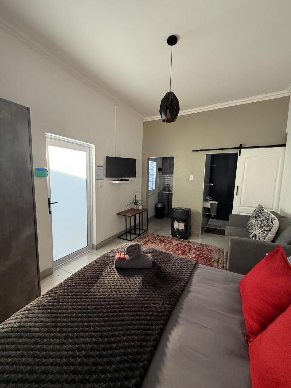 Cozy Sandton Cottage - In the Heart of Sandton - Bed and Breakfast Johannesburg