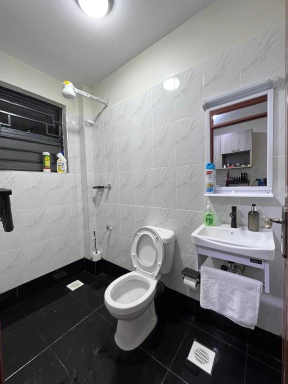 Kreative Spaces Airbnbs - B&B Nairobi