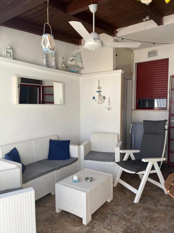 Ariaserena Holiday home by the sea - Bed and Breakfast Torre Pali