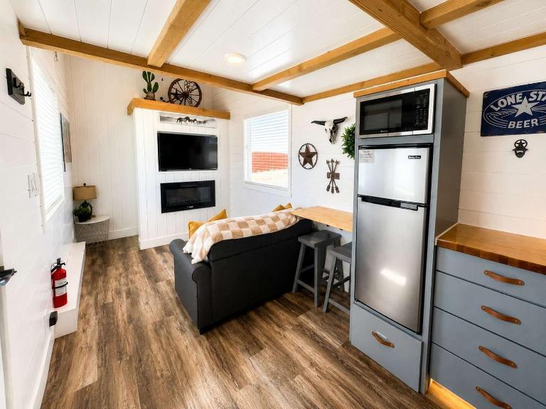 Zion Couples Retreat Romantic Desert Tiny Home - Bed and Breakfast Apple Valley