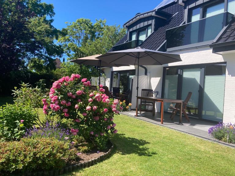 Haus Südwind am Ostdeich - Bed and Breakfast Büsum