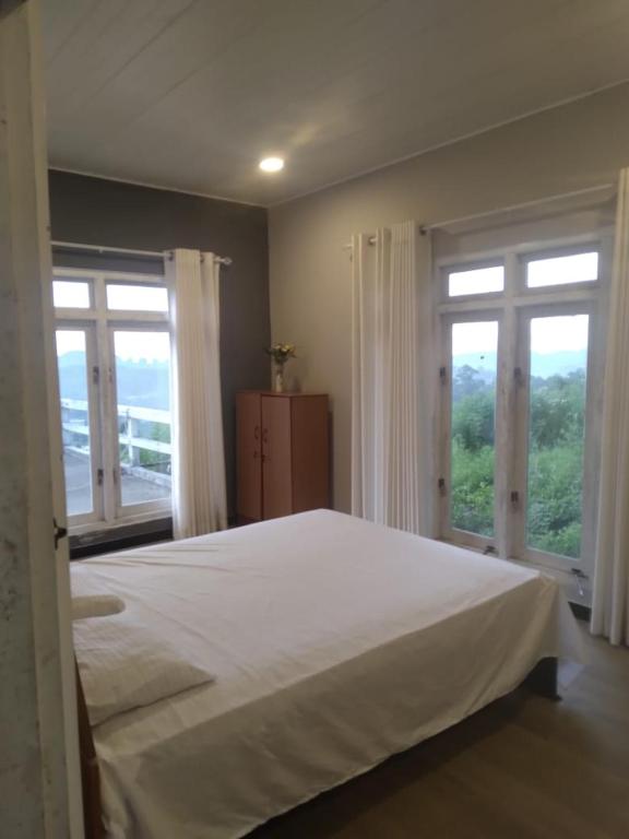 White House - Ferienwohnung Haputale
