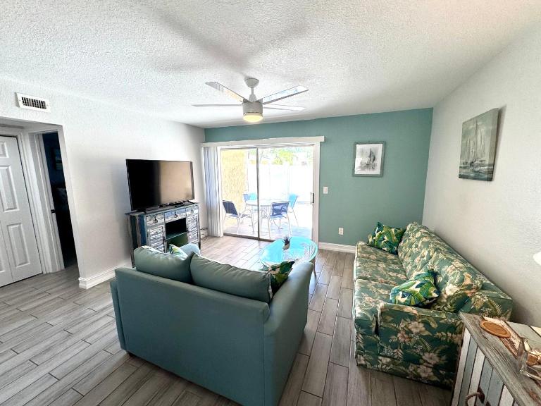 2BR/1BA Vacation Rental - Sienna Park - B&B Sarasota