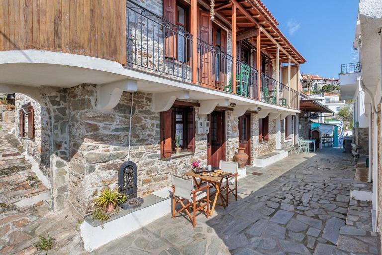 Lithos House tiny house-wifi-village & sea view - Bed and Breakfast Glóssa