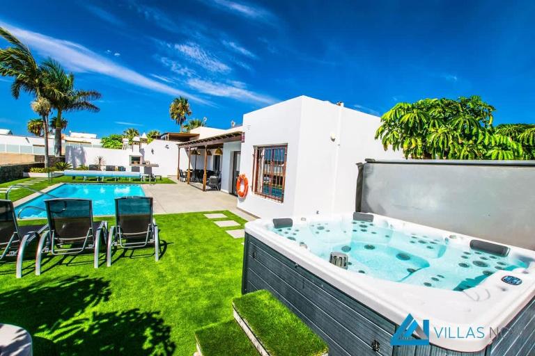 222 - Villa Noches De Luna by Villas Now Ltd - B&B Playa Blanca