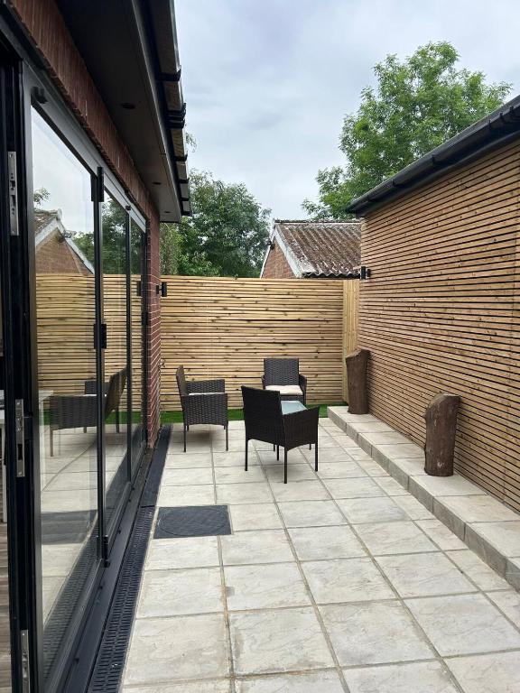 Beautiful Studio Flat - Ferienwohnung Woodford