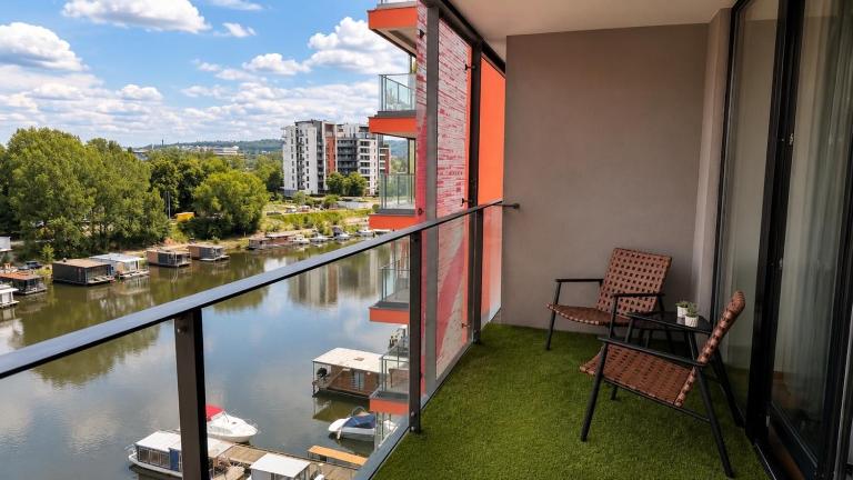 Luxury Marina Apartment with River View - B&B Prague