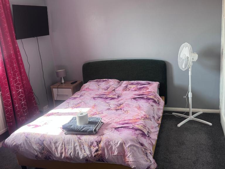 Cozy and Charming Double room with Workspace - B&B Bedford