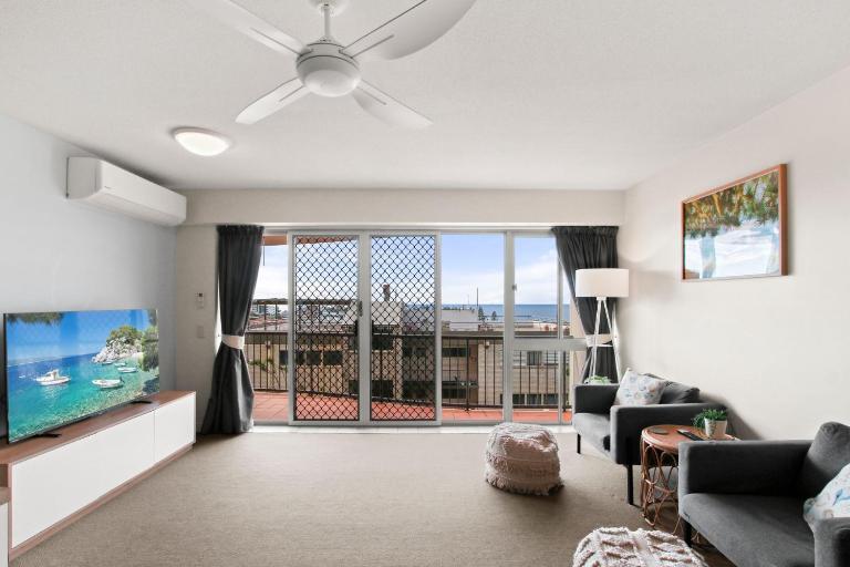 Highpoint Unit 2, 35 Maltman Street, Kings Beach - B&B Caloundra