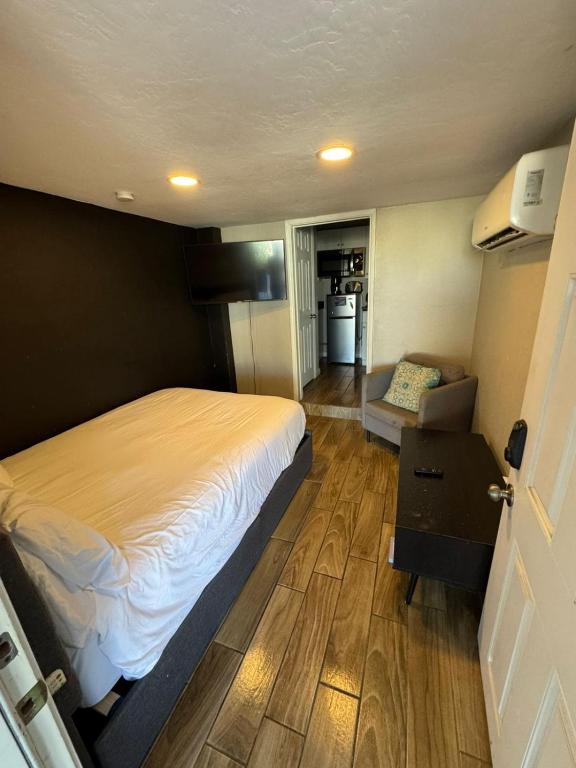 Midtown Studio Unit C Backyard - B&B Phoenix
